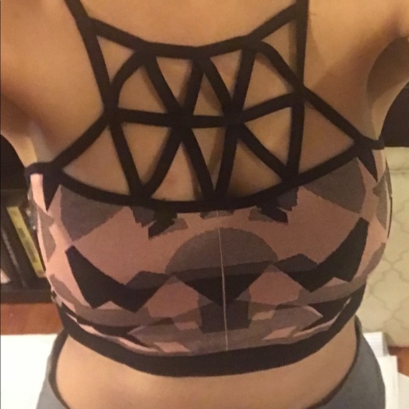 Pink pattern crop top - Picture 3 of 6